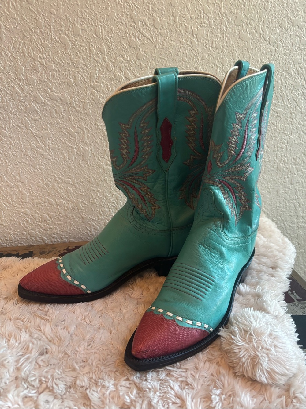Lucchese Turquoise and Red lizard Pointed-Toe Western Boots 6.5B - Picture 3 of 7
